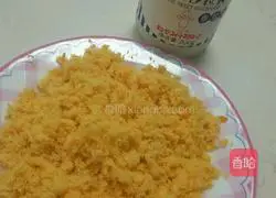 Illustration of how to make meat floss rolls 5