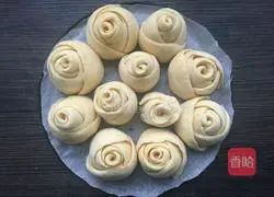 Illustration of how to make rose bread for romantic feelings 6