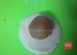 Cantonese-style mooncake (white lotus with egg yolk) Illustration of how to make Rong) 12