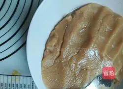 Illustration of how to make Cantonese egg yolk mooncakes 4