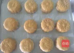 Illustration of how to make five-nut mooncakes 11
