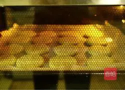 Illustration of how to make chive soda crackers 11