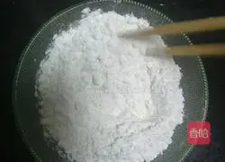 Illustration of how to make egg yolk biscuits 4