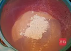 Egg whites Illustration of how to make frost cookies 3