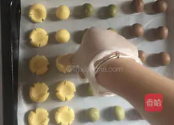 Illustration of how to make three-color margarita cookies 16