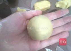 Cantonese egg yolk bean paste mooncake recipe 10