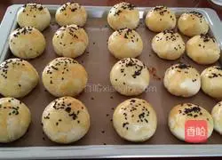 Puff pastry egg yolk mooncakes Illustration of how to do it 8