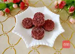 Illustration of how to make jujube mooncakes 11