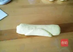 Illustration of how to make Polish egg yolk evaporated milk toast 14