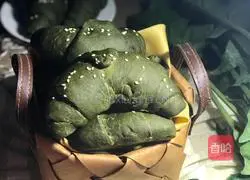 Illustration of how to make spinach croissants 16