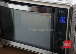 Illustration of how to make nutritious breakfast purple potato toast 12