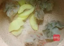 Shrimp Illustration of how to make toast rolls 2