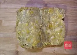 Illustration of how to make matcha whole wheat banana honey bean toast 3