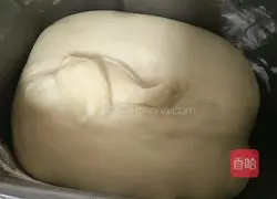 Illustration of how to make meat floss rolls 4