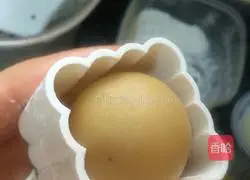 Illustration of how to make five-nut mooncakes 7