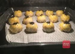 Illustration of how to make bean paste mooncakes 17