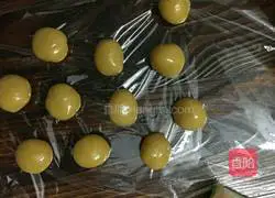 Illustrations of how to make cartoon mooncakes for children 6