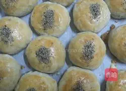 Illustration of how to make Su-style egg yolk lotus mooncake 10
