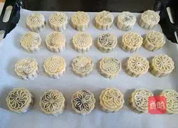 Illustration of how to make homemade mooncakes 7