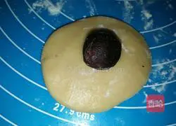 Illustration of how to make Kitty Cat cartoon mooncakes 8