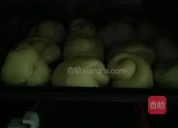 Illustration of how to make rose buns 17