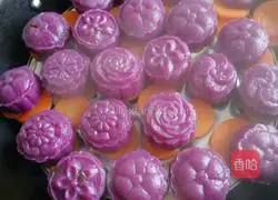 Illustration of how to make purple sweet potato and bean paste mooncakes 5