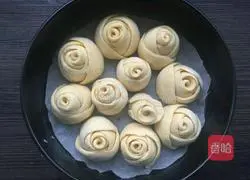 Illustration of how to make rose bread for romantic feelings 7