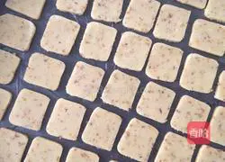 Illustration of how to make sugar osmanthus biscuits 5