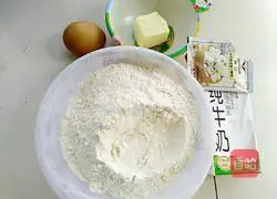 Illustration of how to make handmade three-color toast 1
