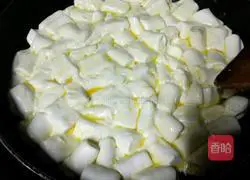 Illustration of how to make beef biscuits 2 