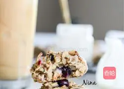 Illustration of how to make blueberry black chocolate oatmeal cookies 6