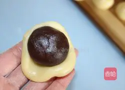 Recipe for making mooncakes with bean paste filling (10 mooncakes) 5