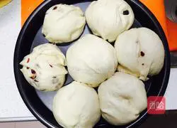 Illustration of how to make cranberry cheese milk buns 2