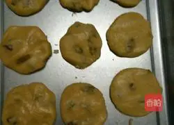 Illustration of how to make raisin cookies 7