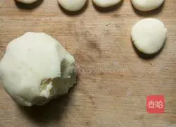 Illustration of how to make potato biscuits 6