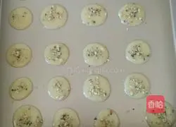Illustration of how to make egg white crackers 3