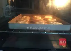 Illustration of how to make bread donuts 14