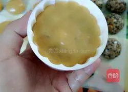 Illustration of how to make five-nut mooncakes 11