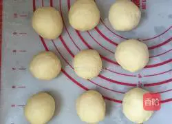 Illustration of how to make popcorn strawberry jam buns 3