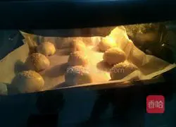 Illustration of how to make fresh meat mooncakes 11