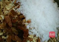 Illustration of how to make five-nut mooncake filling 8