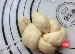 Illustration of how to make raisin almond bread 9