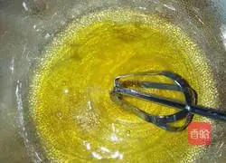 Illustration of how to make golden red bean paste mooncakes 2