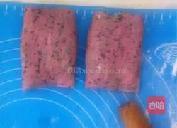 Illustration of how to make dragon fruit, chive and salty crackers 6