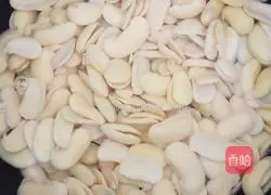 Illustration of how to make white kidney bean mooncake filling 2