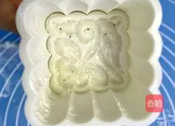 Illustration of how to make chestnut and snow skin mooncakes 12