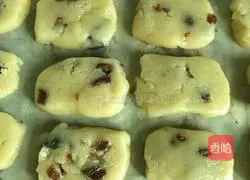 Illustration of how to make raisin cookies 7