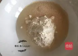 Illustration of how to make Polish toast 1