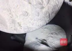 Illustration of how to make customized egg paste buds 1