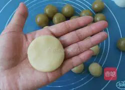 Cantonese lotus seed mooncake recipe 8
